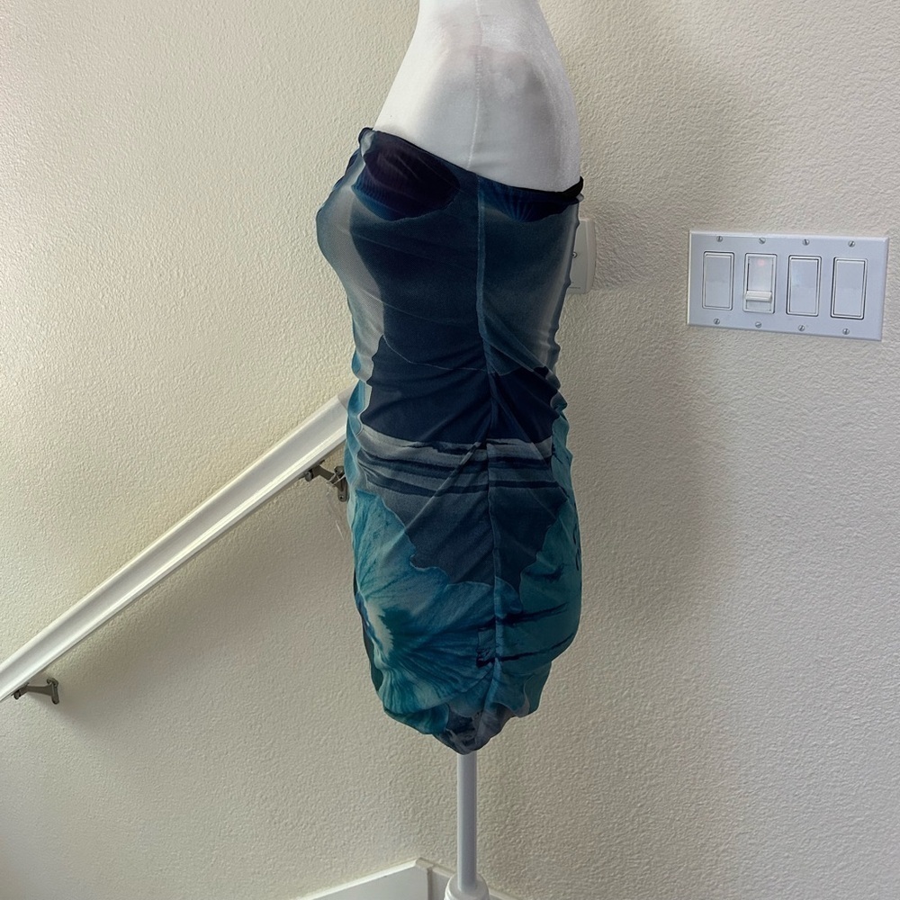 Tiger Mist Cher mini dress in Artist Print Blue
Strapless Mesh Graphic Print M - Picture 4 of 12